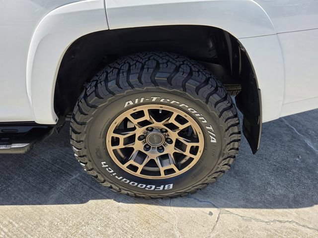 Used 2023 Toyota 4Runner 40th Anniversary SE AWD/4WD image 25