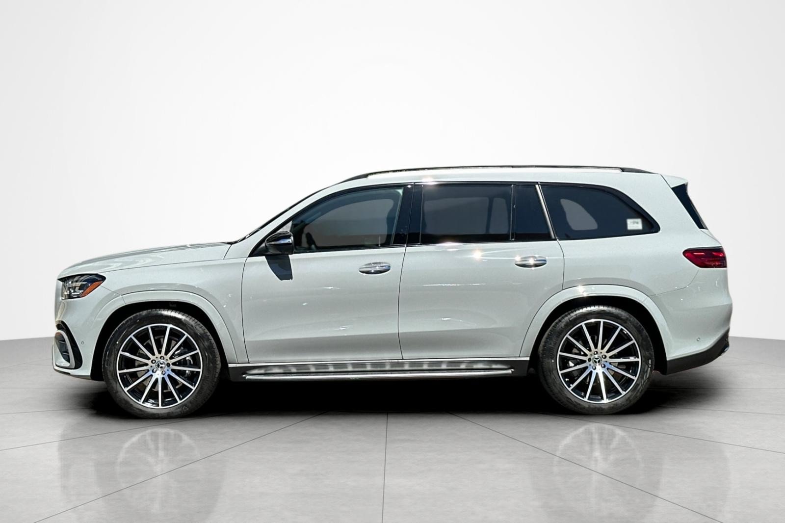 New 2026 Mercedes-Benz GLS 450 4MATIC image 2