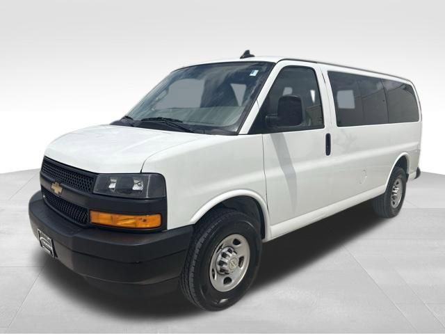 Used 2023 Chevrolet Express 3500 LS RWD image 4