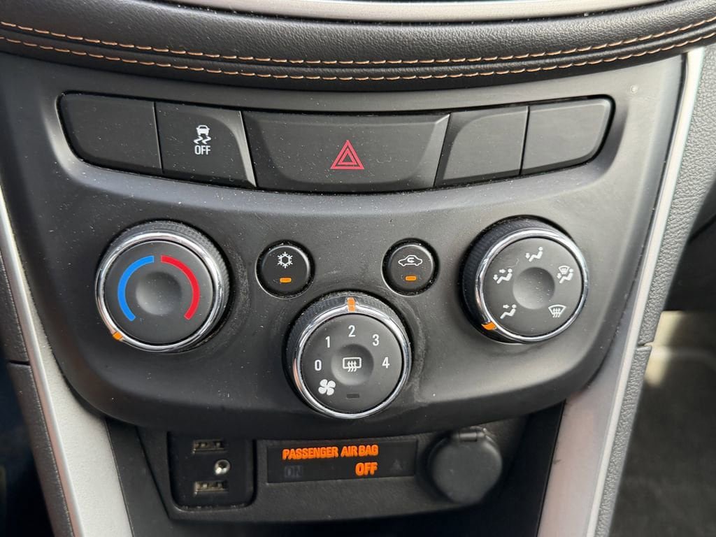 Used 2022 Chevrolet Trax LT w/ LT Convenience Package FWD image 23