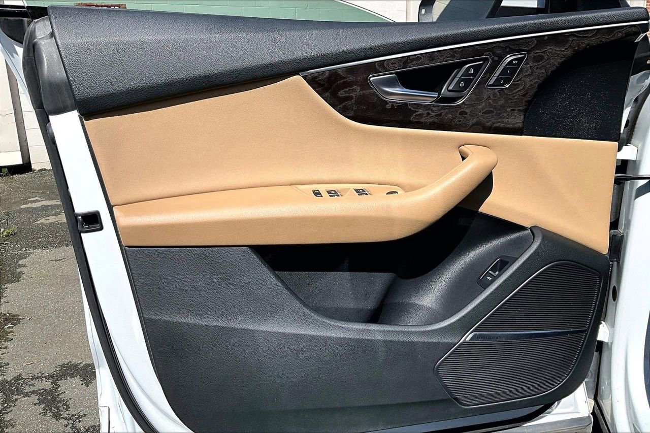 Used 2020 Audi Q8 Premium Plus w/ Premium Plus Package image 27