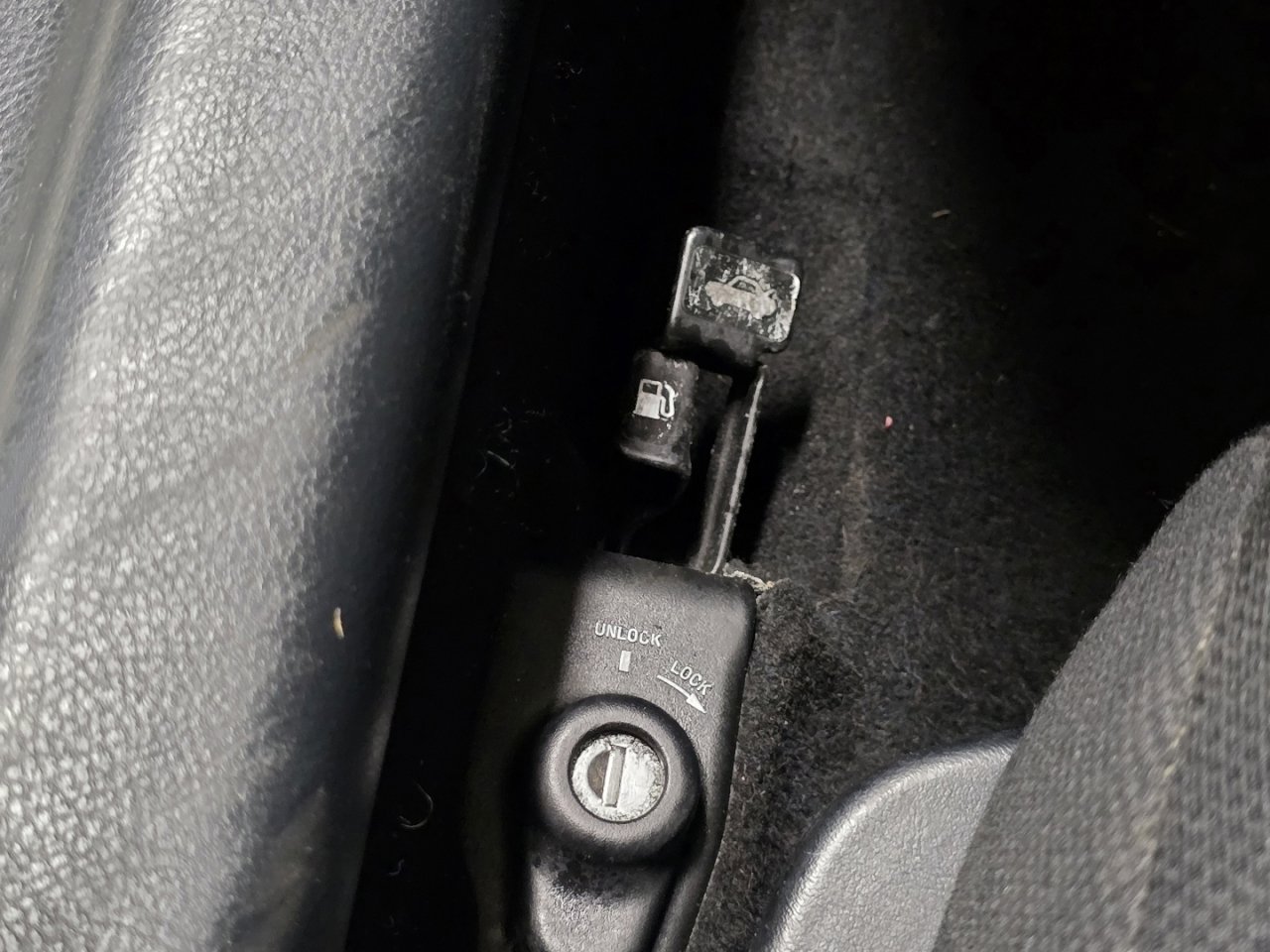 Used 2000 Toyota MR2 Base image 30