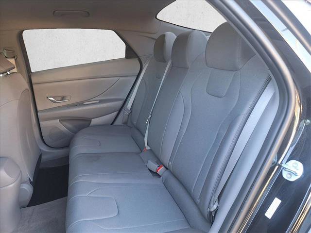 Used 2023 Hyundai Elantra SE image 15