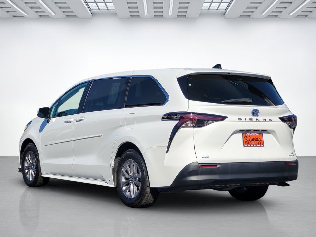 Used 2024 Toyota Sienna LE AWD/4WD image 6