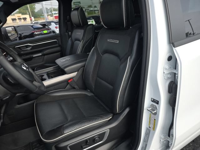 Used 2025 RAM 1500 Laramie AWD/4WD image 16