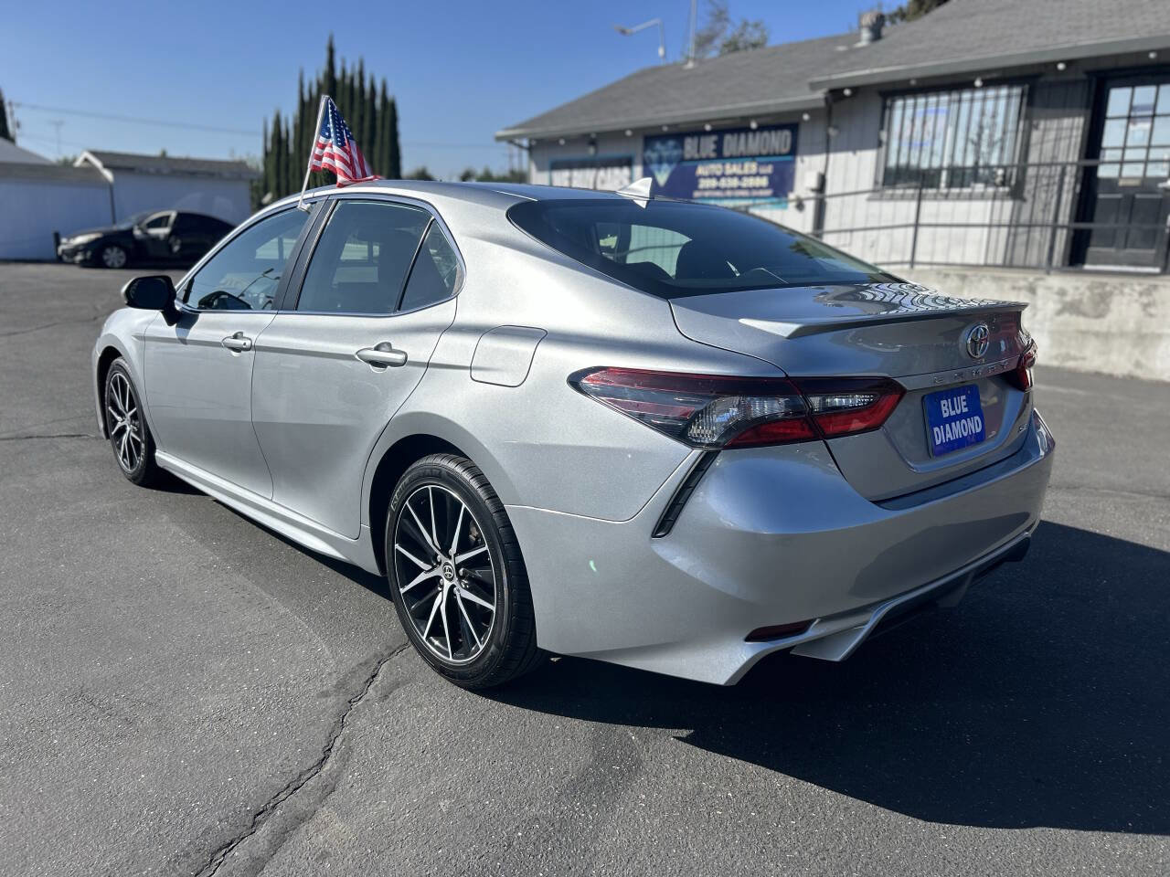 Used 2021 Toyota Camry SE image 5