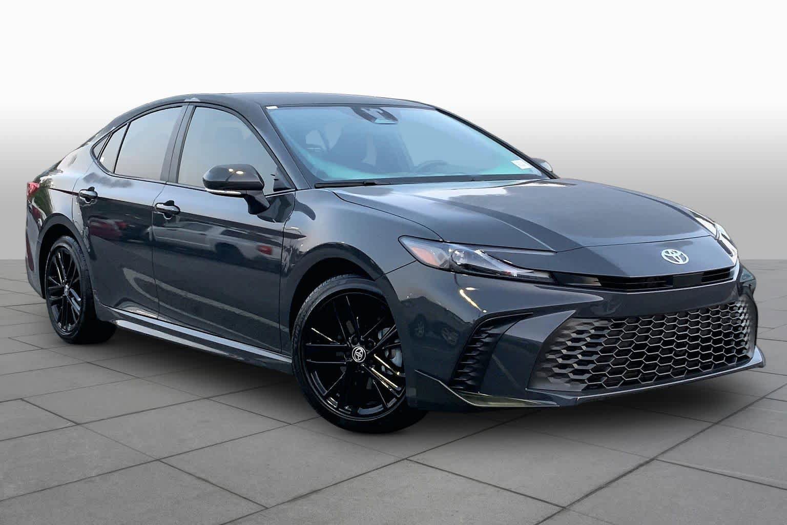 Used 2026 Toyota Camry SE FWD image 3