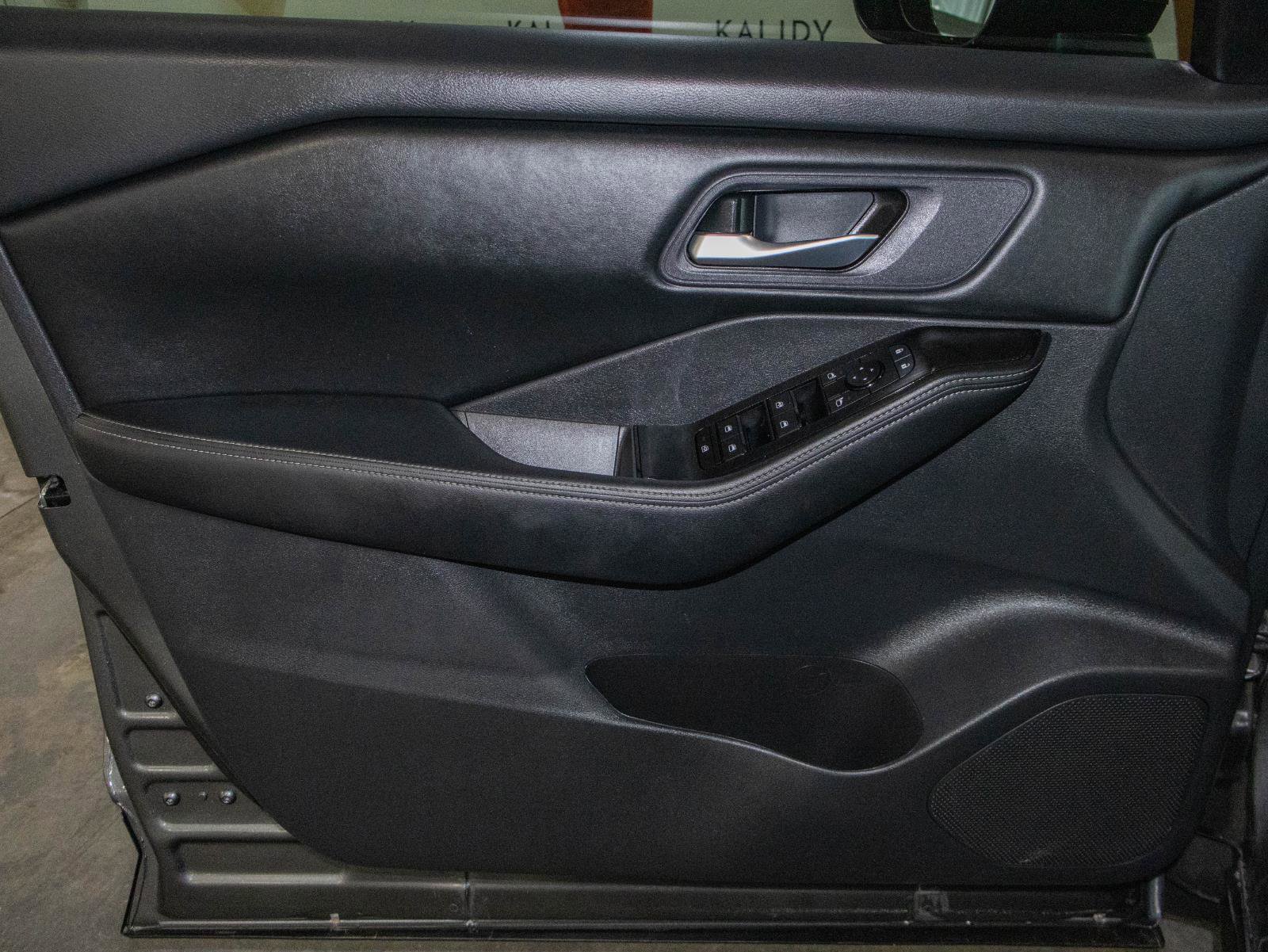 Used 2024 Nissan Rogue SV FWD image 10