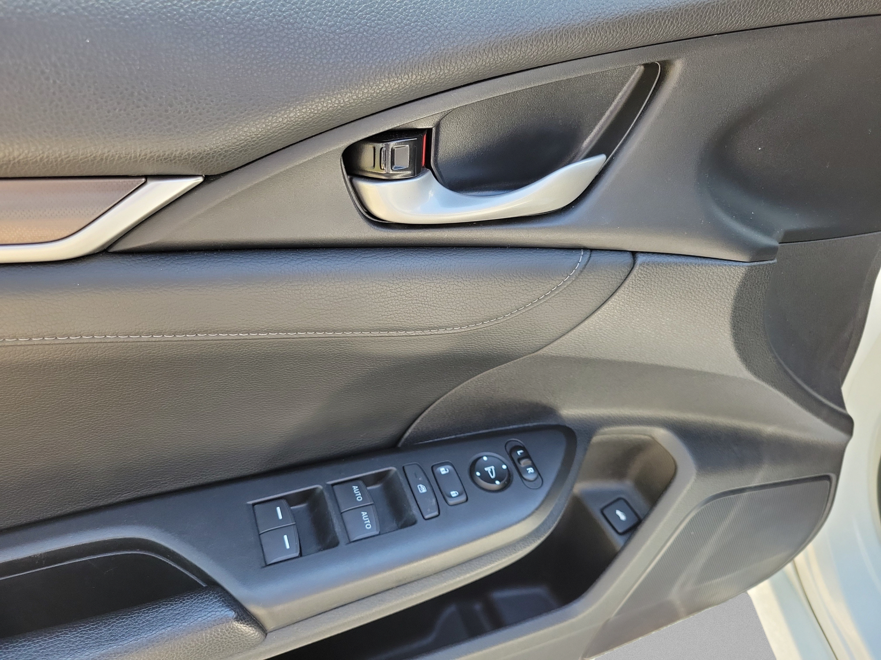 Used 2019 Honda Civic EX-L image 12