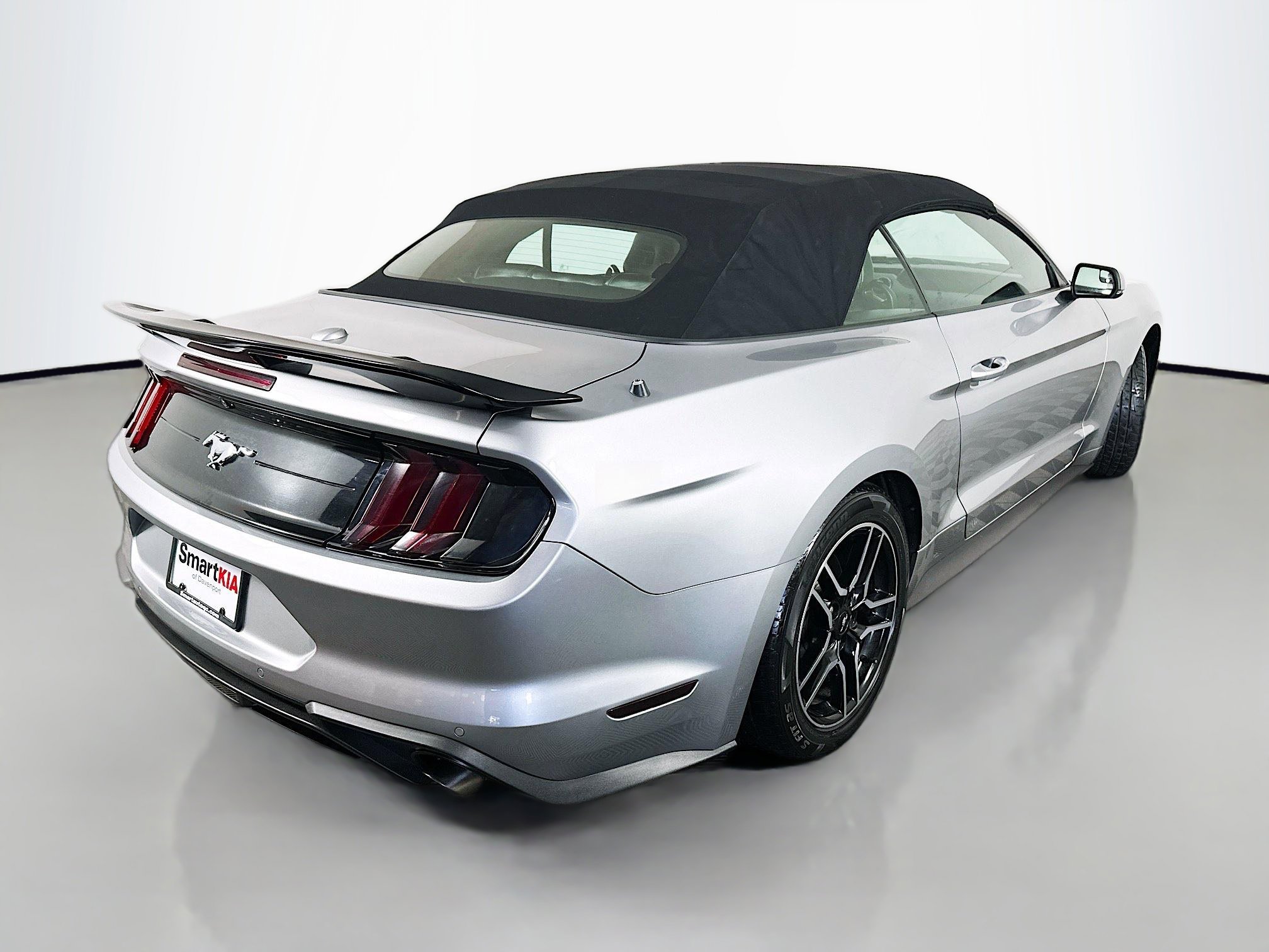 Used 2020 Ford Mustang Premium RWD image 7