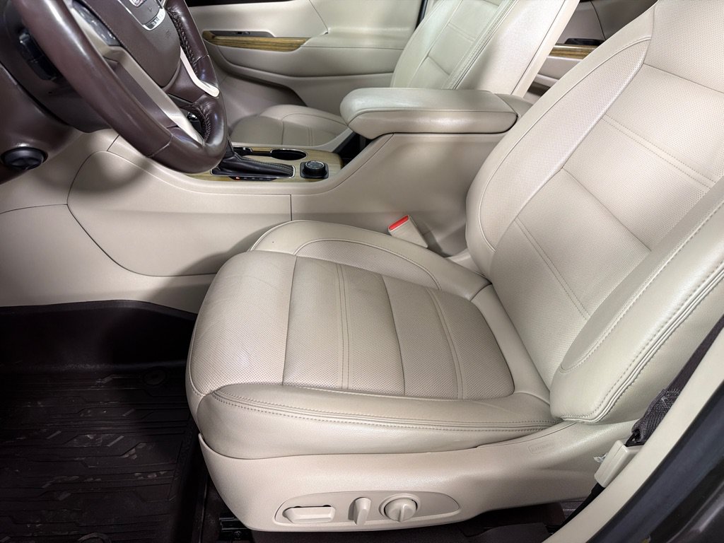 Used 2019 GMC Acadia Denali w/ Technology Package AWD/4WD image 12