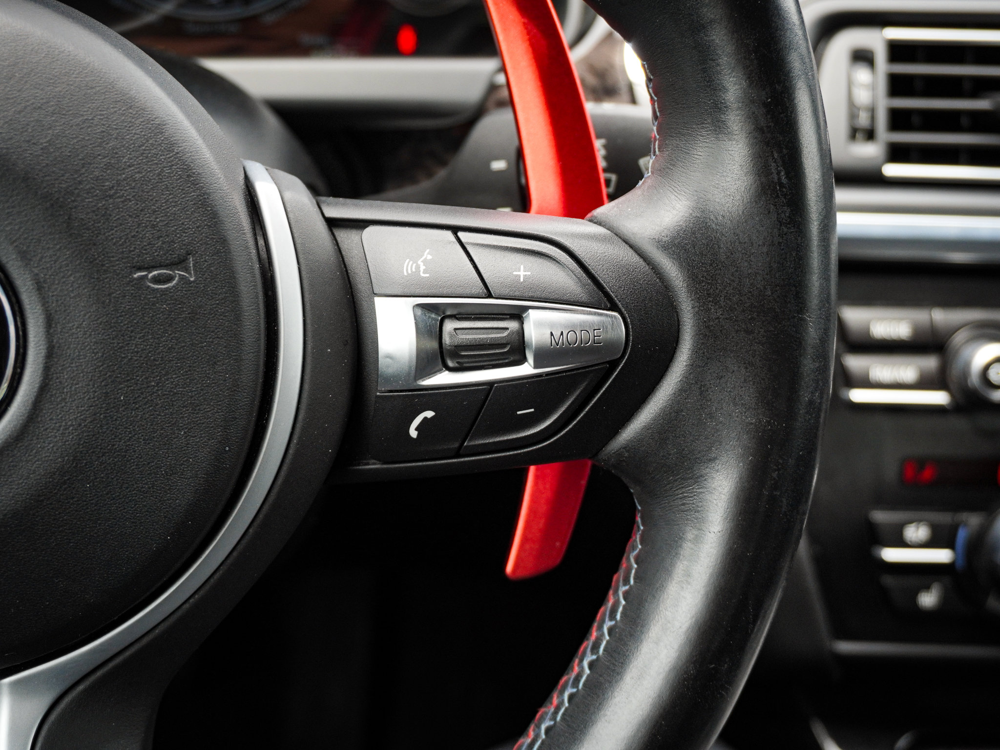 Used 2014 BMW M6 Coupe w/ Executive Package RWD image 19