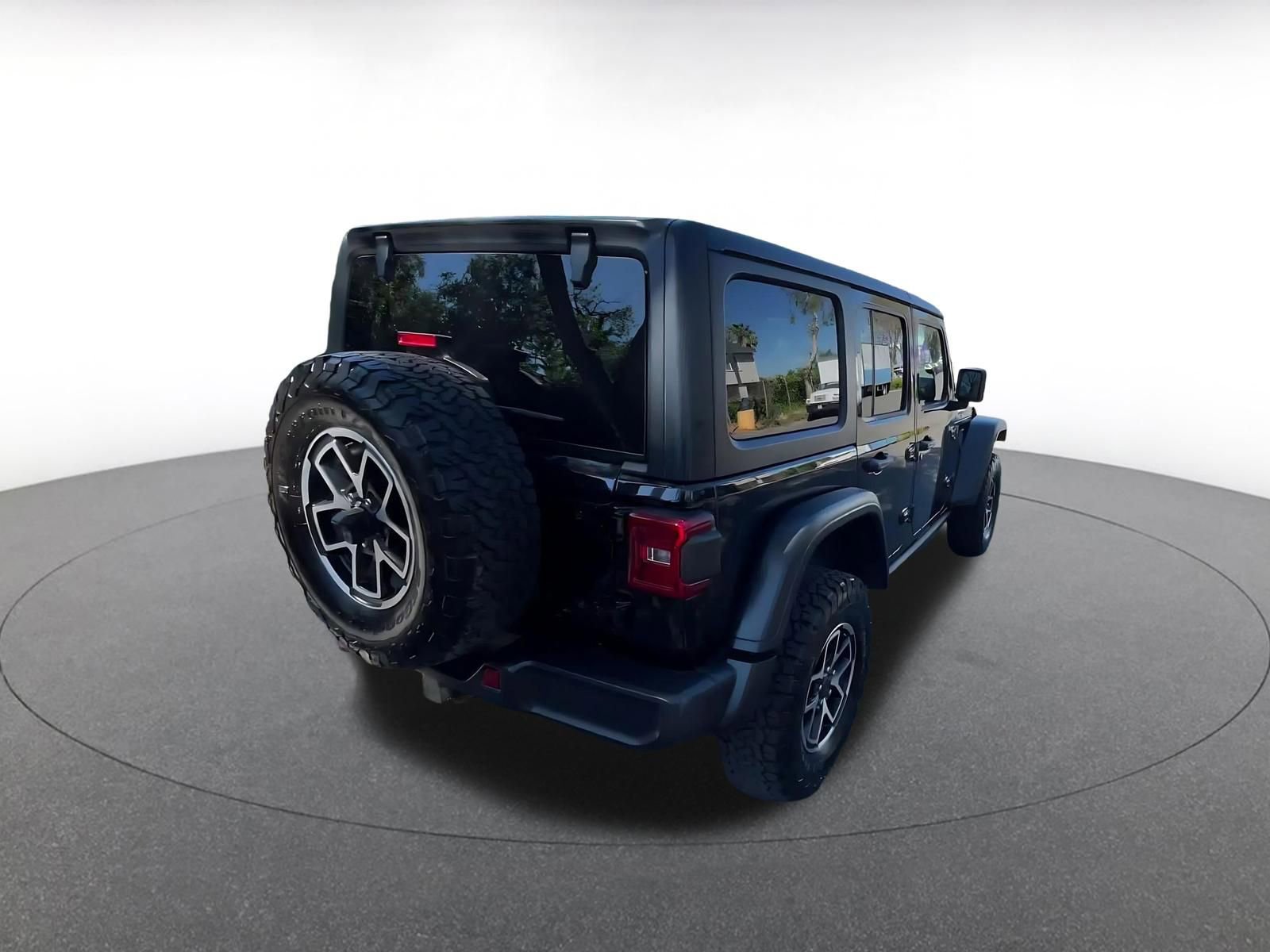 Used 2025 Jeep Wrangler Unlimited Rubicon image 12