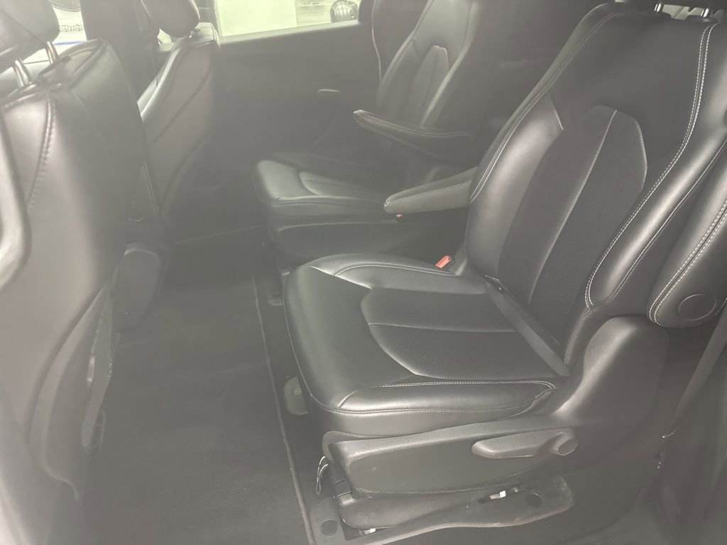 Used 2024 Chrysler Pacifica Select image 11