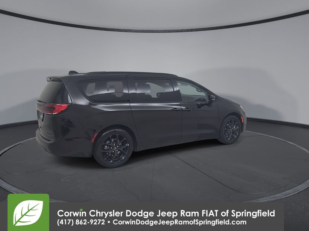 Used 2025 Chrysler Pacifica Limited FWD image 17