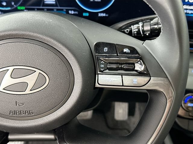 Used 2025 Hyundai Elantra Limited FWD image 25