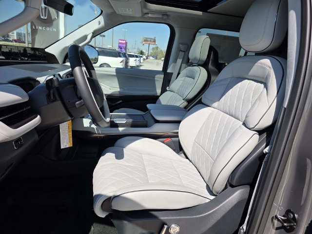 New 2027 Lincoln Navigator L Black Label w/ Black Label Special Edition RWD image 9