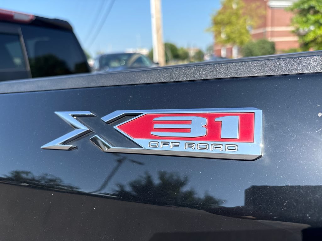 Used 2021 GMC Sierra 1500 SLT w/ SLT Convenience Package AWD/4WD image 13