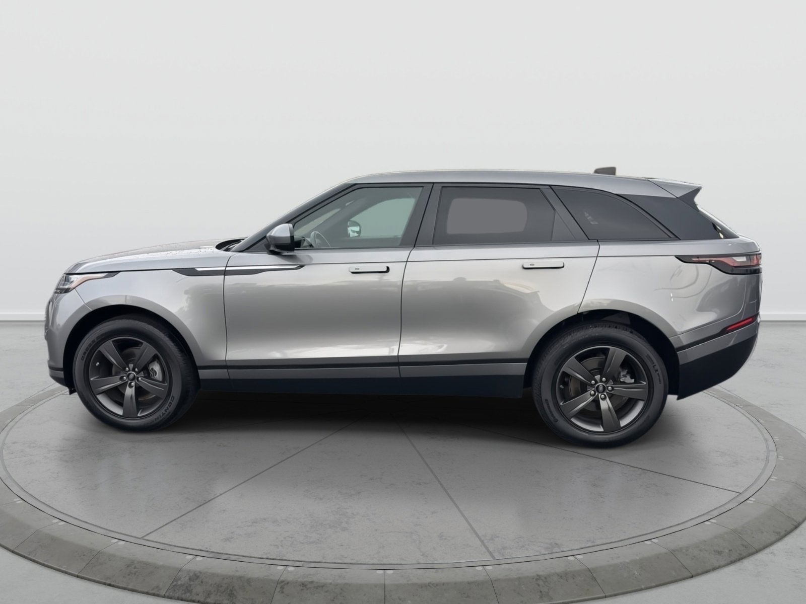Used 2020 Land Rover Range Rover Velar S image 3