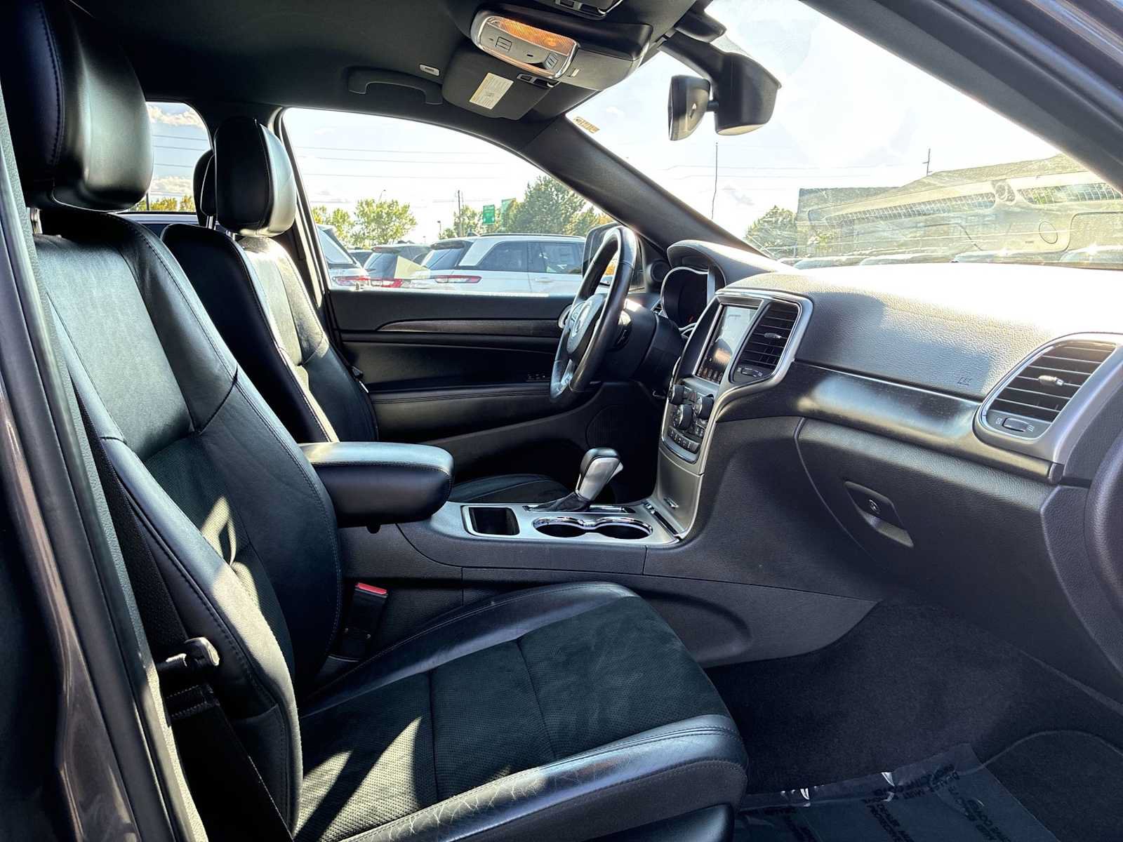 Used 2018 Jeep Grand Cherokee Altitude AWD/4WD image 25