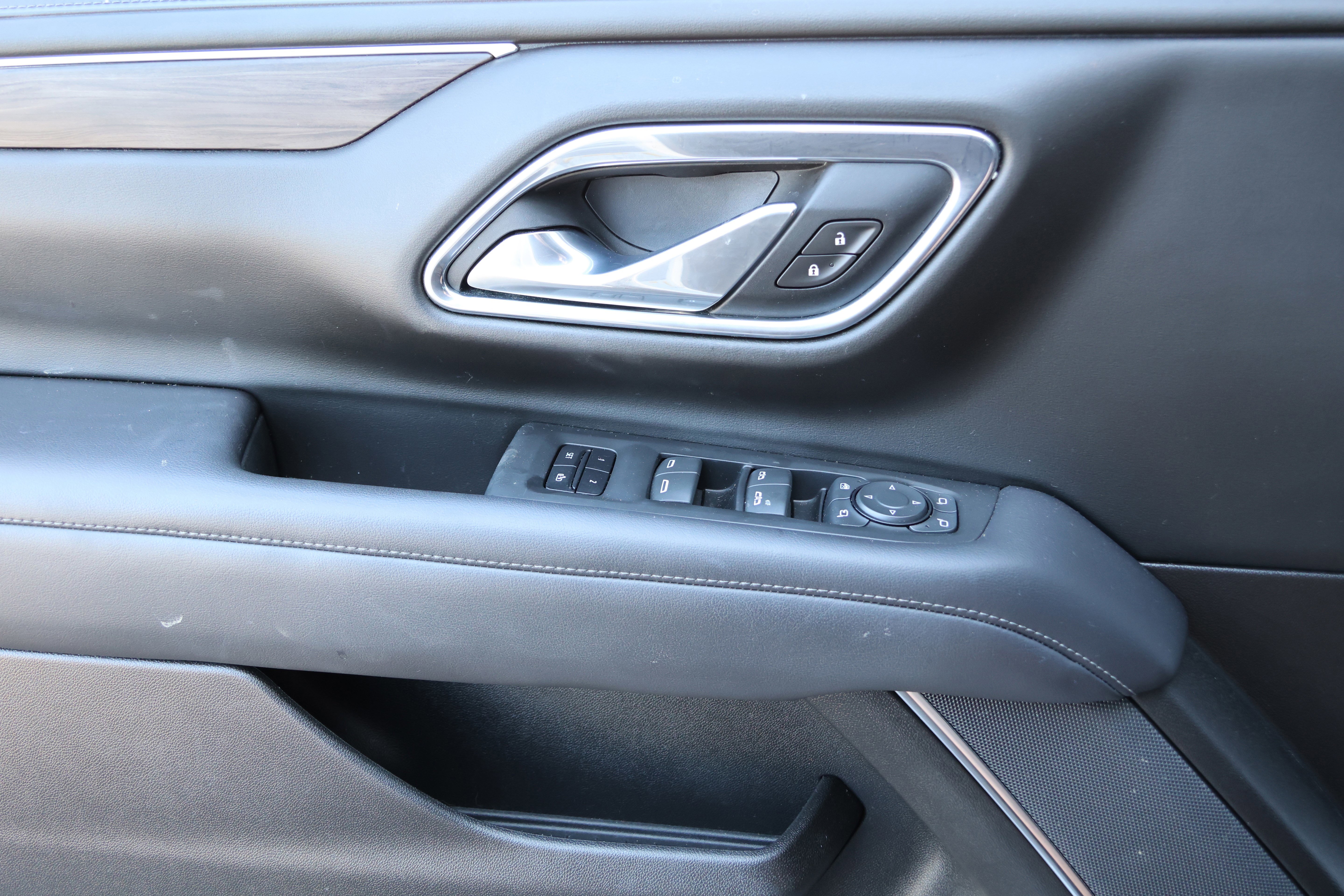 Used 2021 Chevrolet Suburban Z71 w/ Z71 Off-Road Package image 12