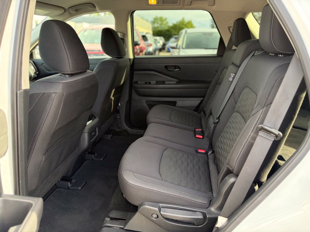 Used 2025 Nissan Pathfinder SV AWD/4WD image 13
