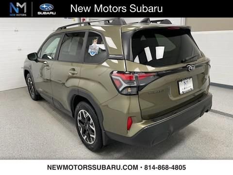Used 2025 Subaru Forester Premium image 2