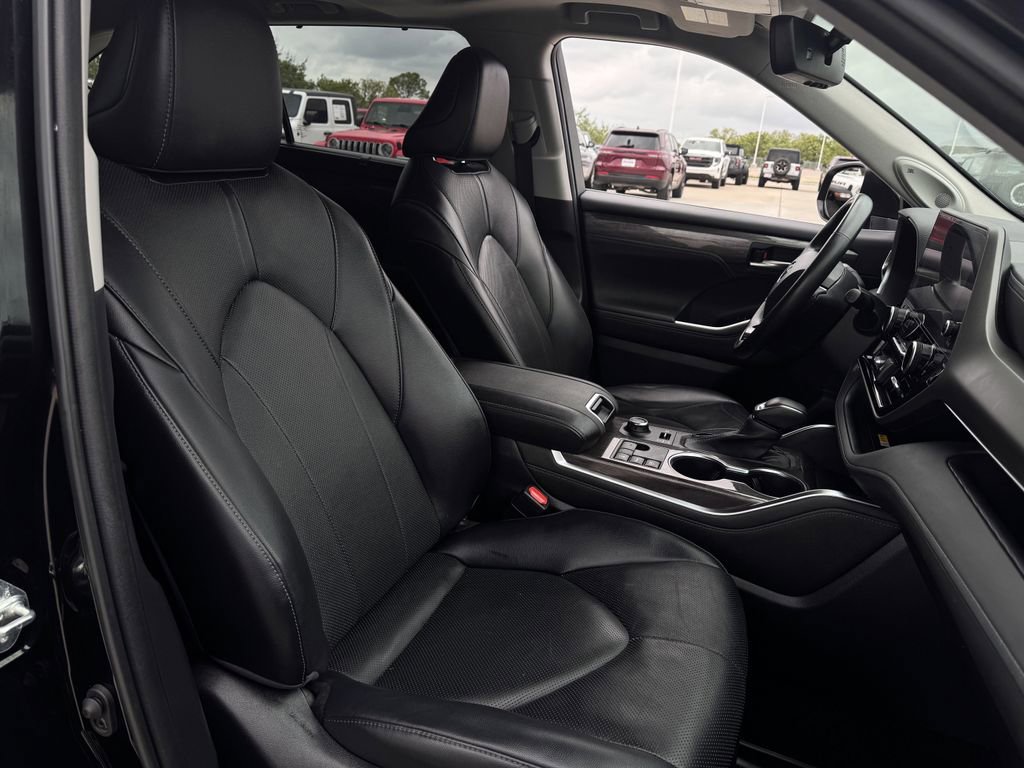 Used 2023 Toyota Highlander Limited image 27