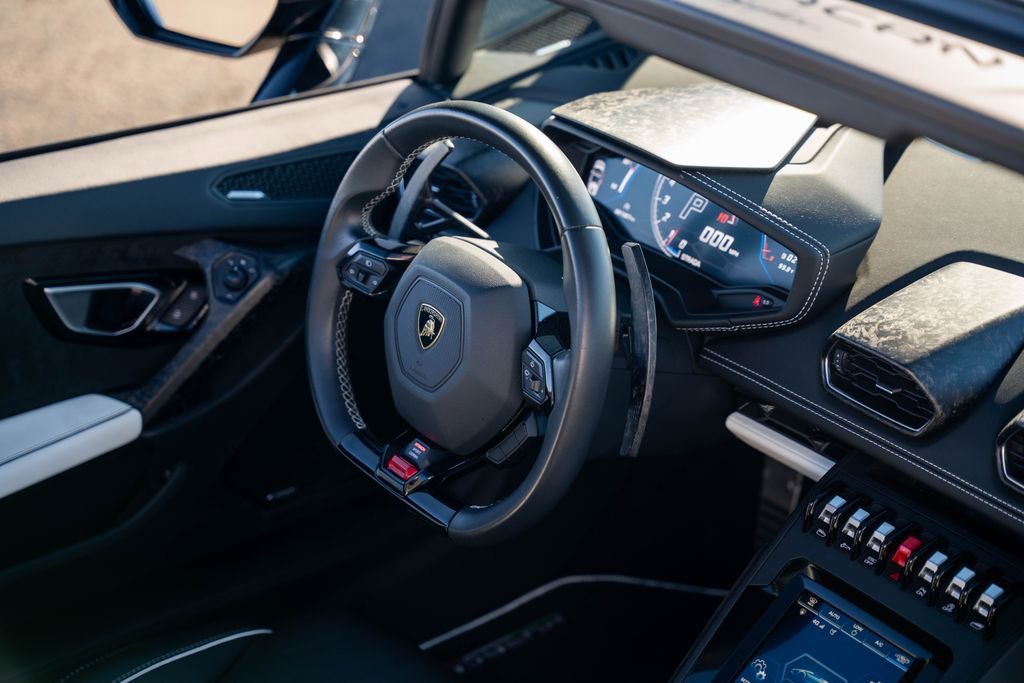 Used 2021 Lamborghini Huracan EVO RWD image 45