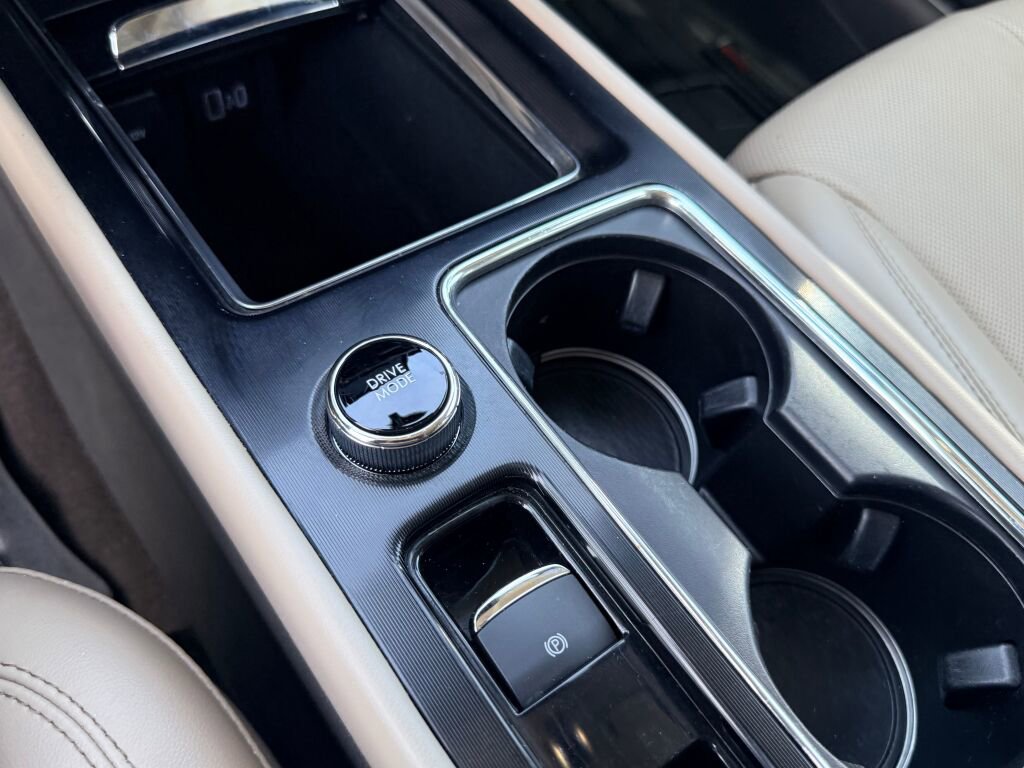 Used 2021 Lincoln Corsair Standard w/ Premium Package image 22