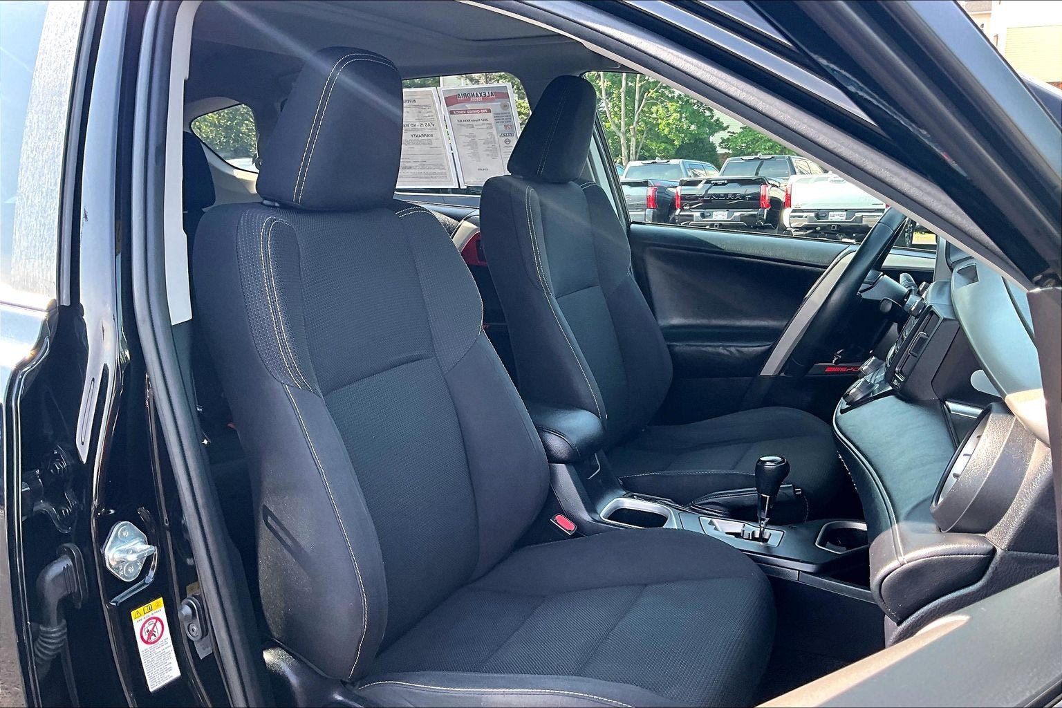 Used 2017 Toyota RAV4 XLE AWD/4WD image 7