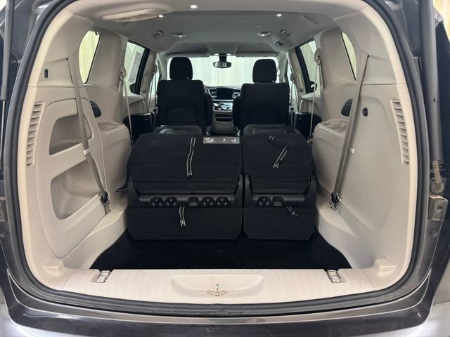 Used 2017 Chrysler Pacifica Touring image 33
