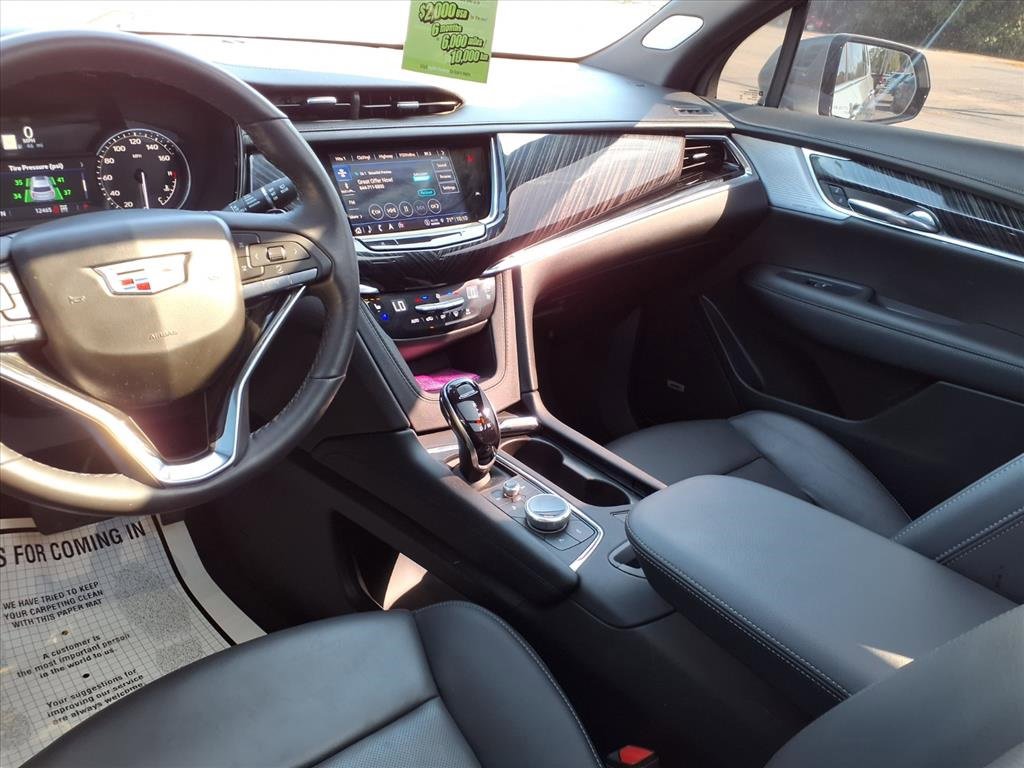 Used 2025 Cadillac XT6 Premium Luxury image 6