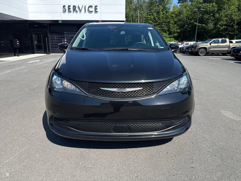 Used 2023 Chrysler Voyager LX FWD image 8