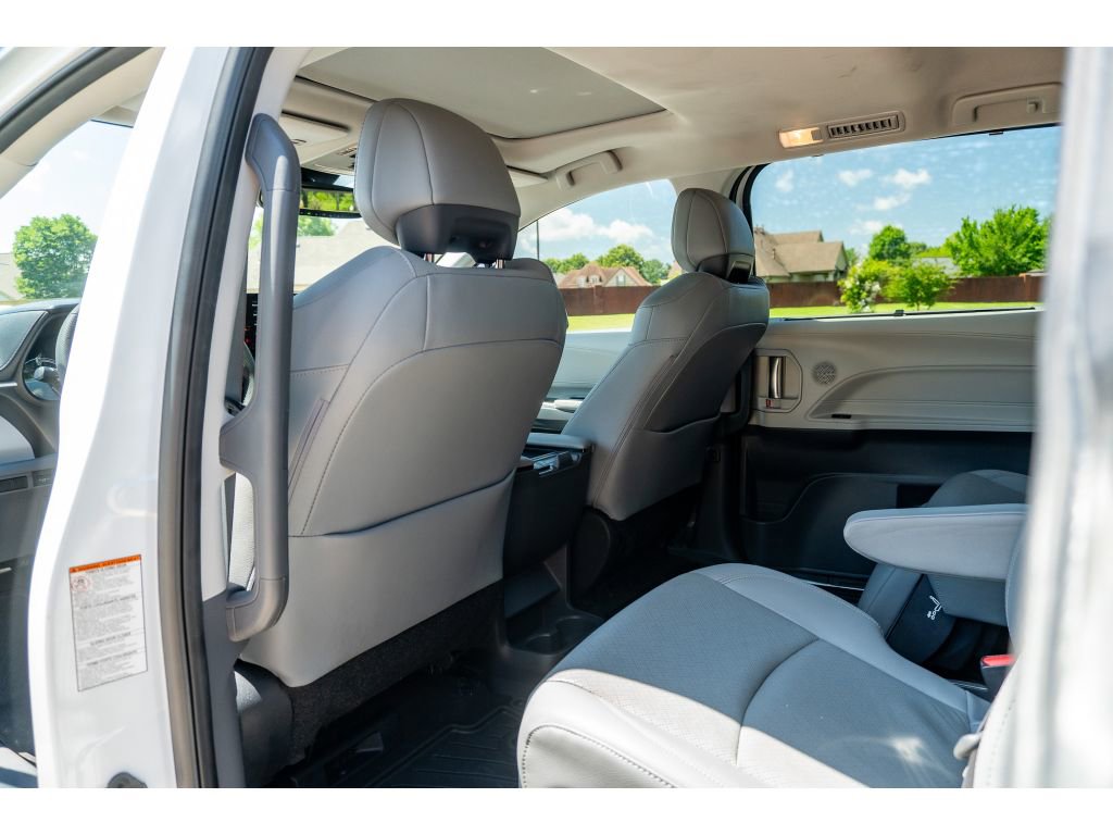 Used 2022 Toyota Sienna Limited FWD image 14