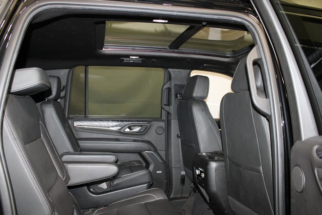 Used 2022 GMC Yukon XL Denali w/ Denali Premium Package image 13