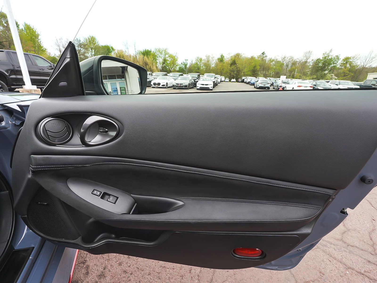 Used 2025 Nissan Z NISMO w/ Floor Mat Package RWD image 12