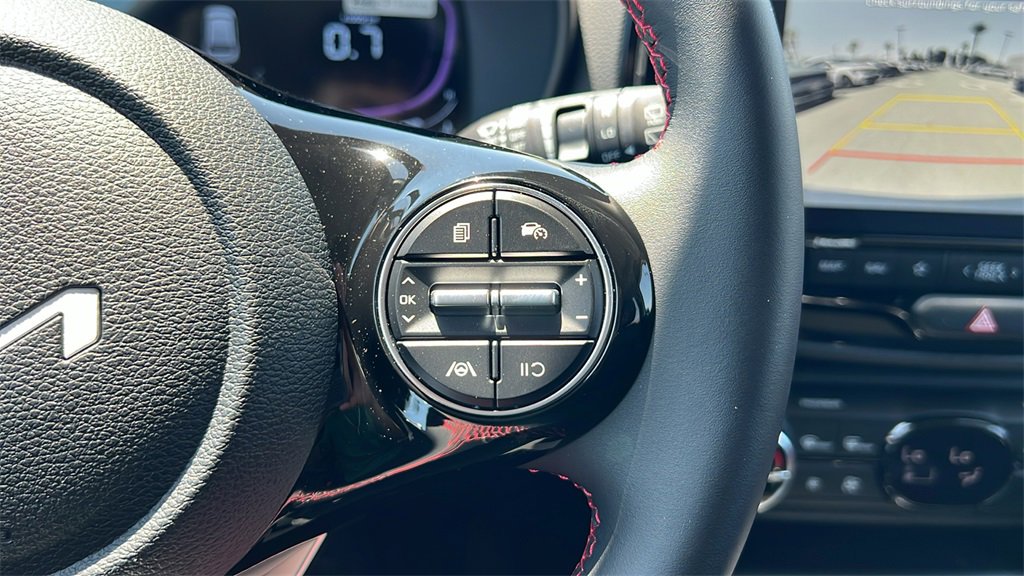 Certified 2025 Kia Soul GT-Line image 17
