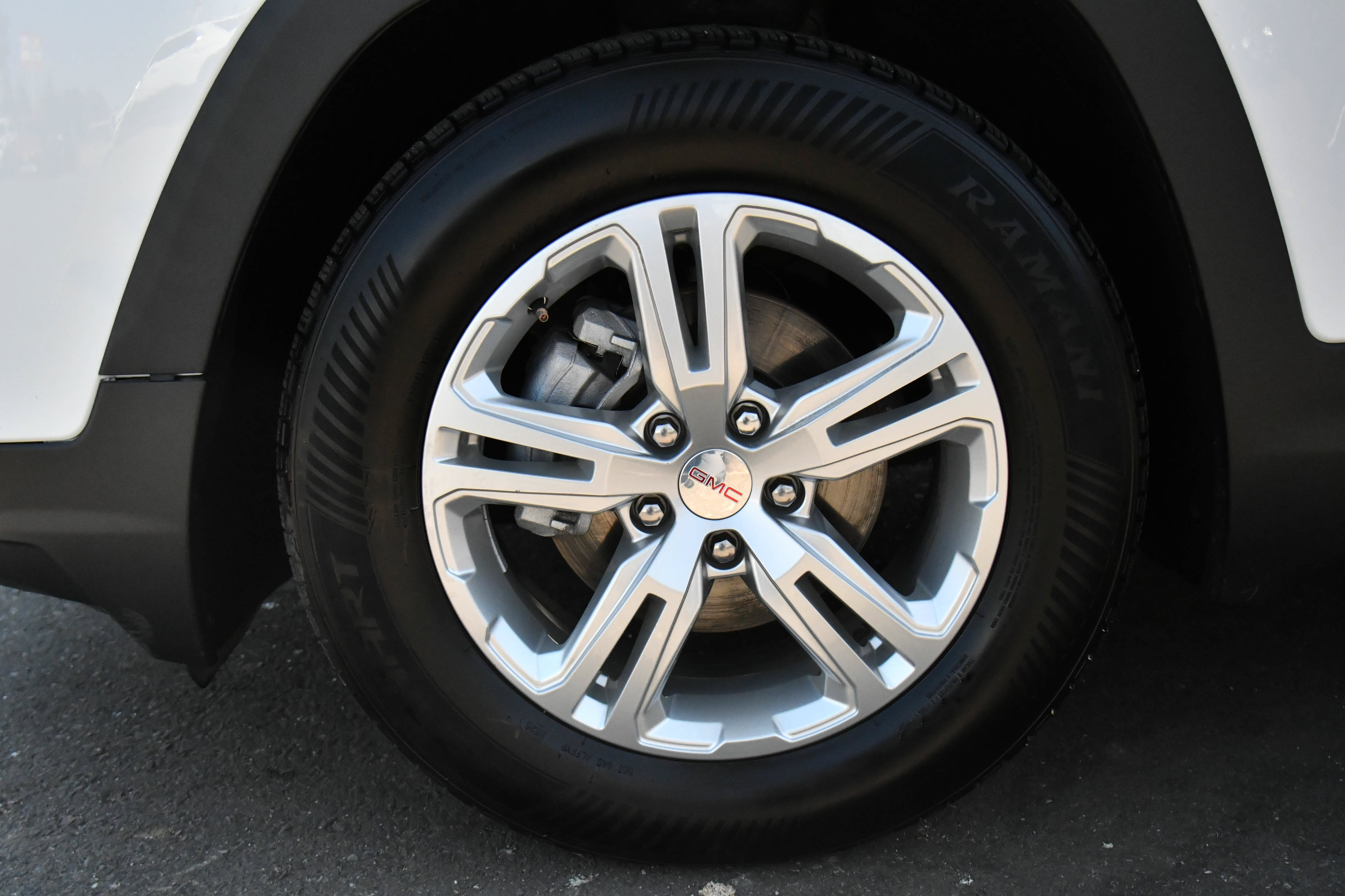 Used 2024 GMC Terrain SLE FWD image 12