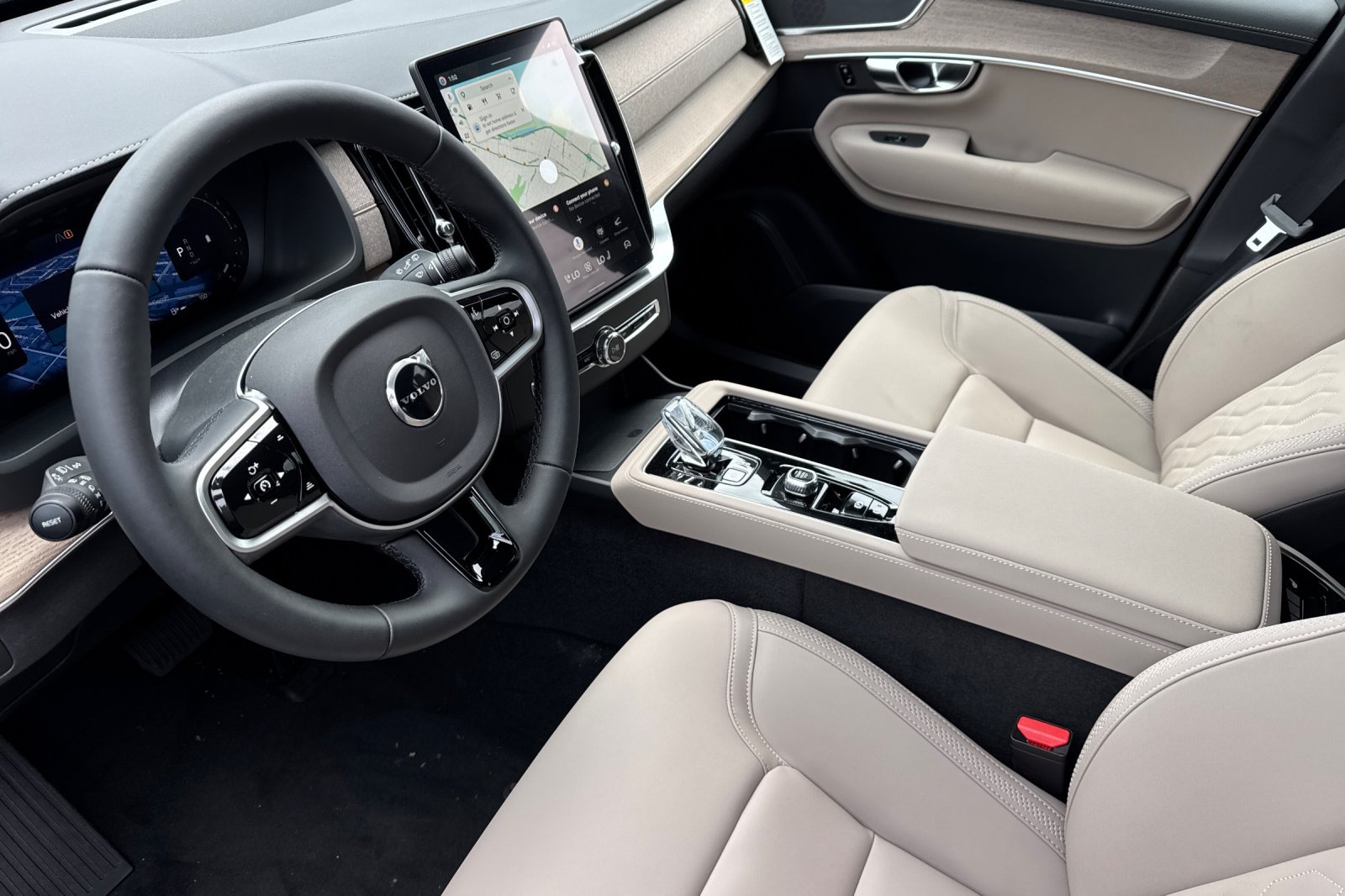 New 2026 Volvo XC90 B5 Plus w/ Protection Package AWD/4WD image 9