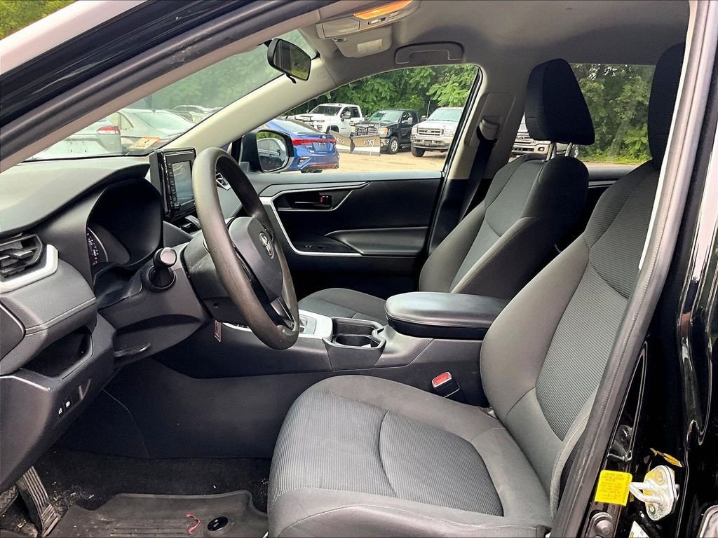 Certified 2021 Toyota RAV4 LE AWD/4WD image 4