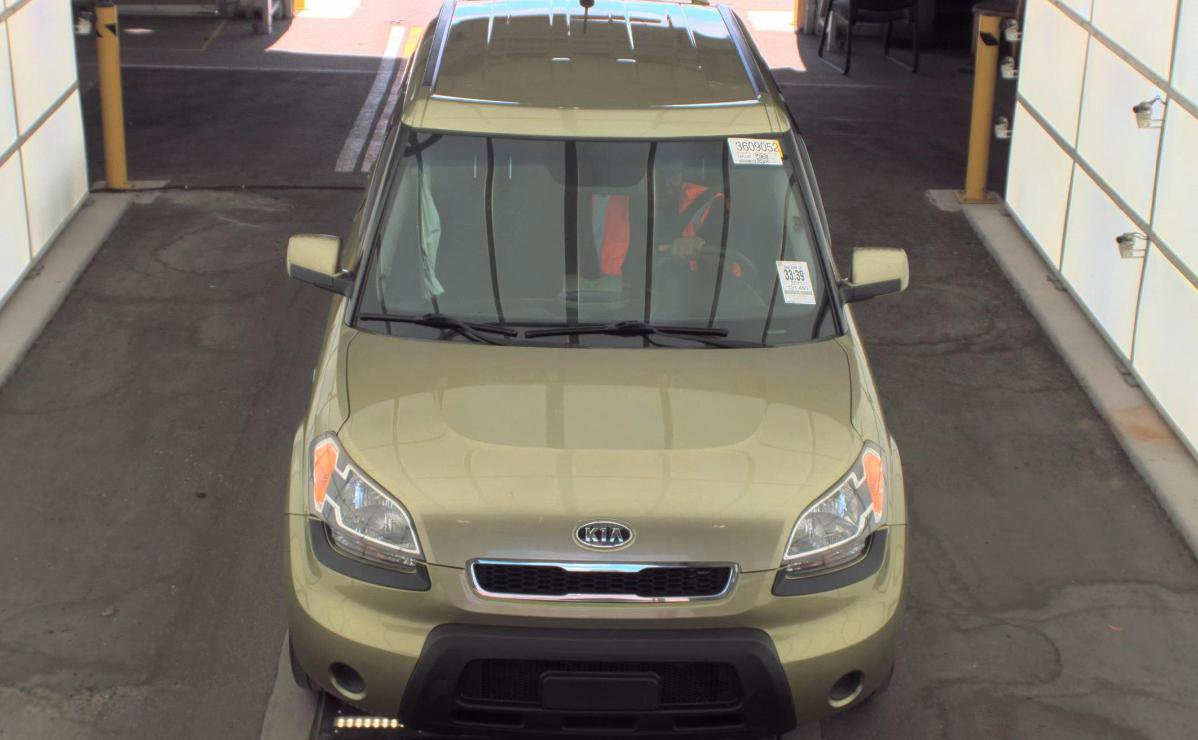 Used 2011 Kia Soul + image 2