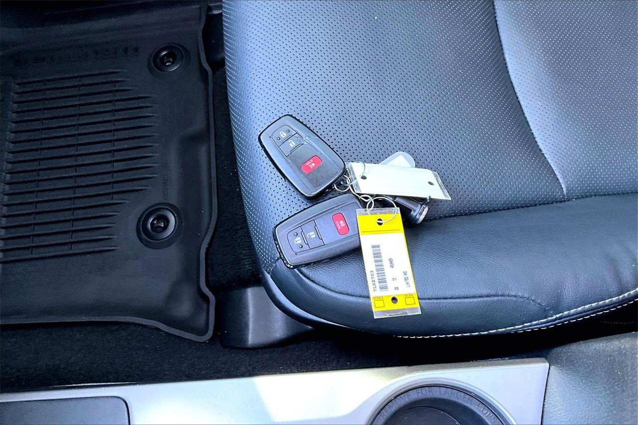 Used 2022 Toyota 4Runner Limited image 33