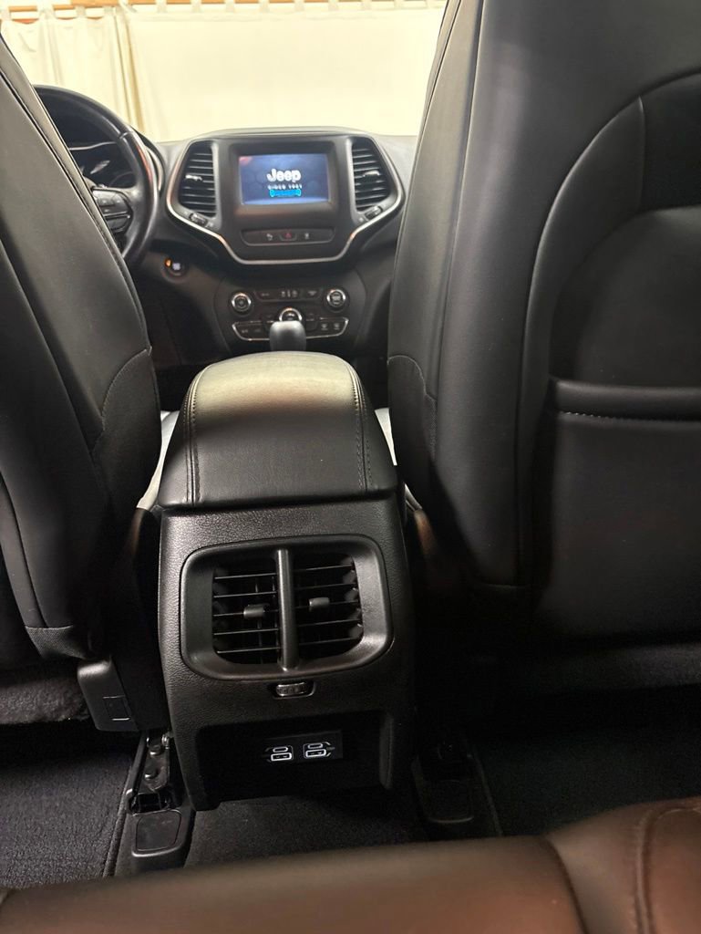 Used 2021 Jeep Cherokee Latitude Plus AWD/4WD image 19