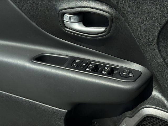 Used 2023 Jeep Renegade Latitude image 36