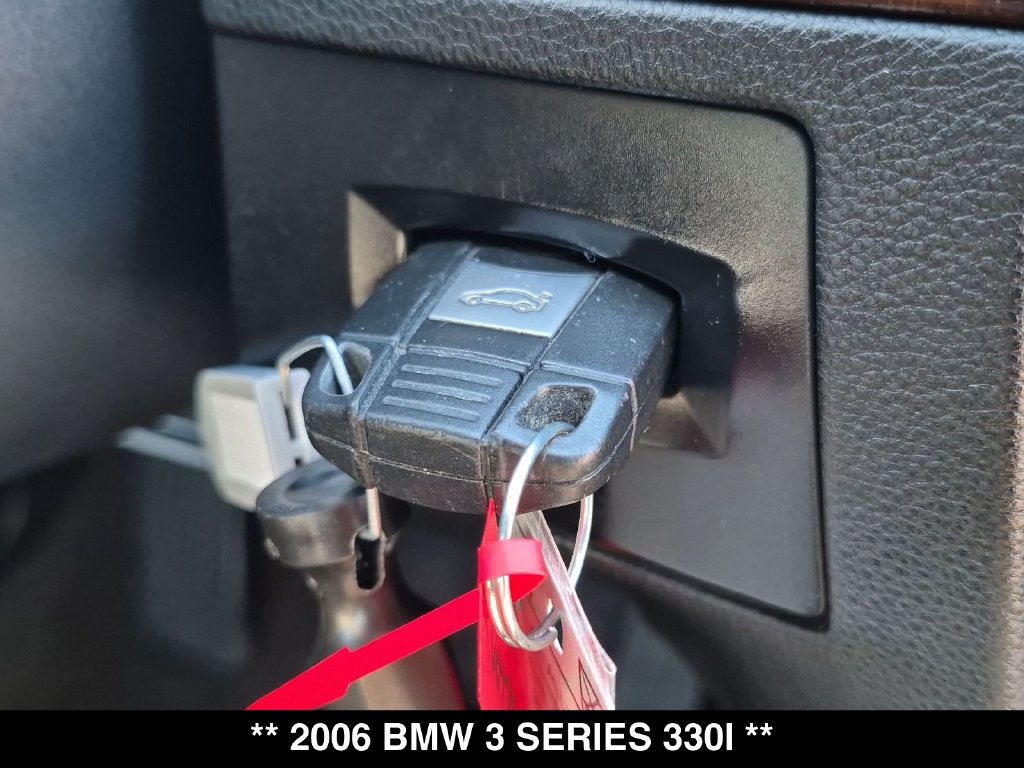 Used 2006 BMW 330i Sedan RWD image 33