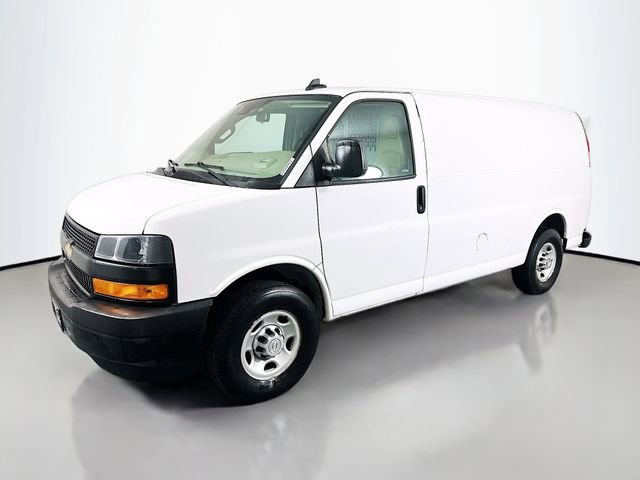 Used 2021 Chevrolet Express 3500 w/ Driver Convenience Package image 3