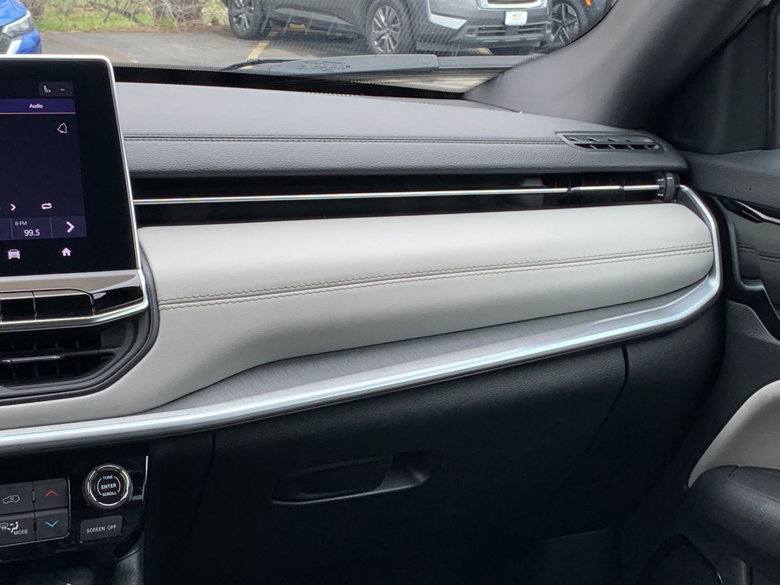 Used 2025 Jeep Compass Limited image 36