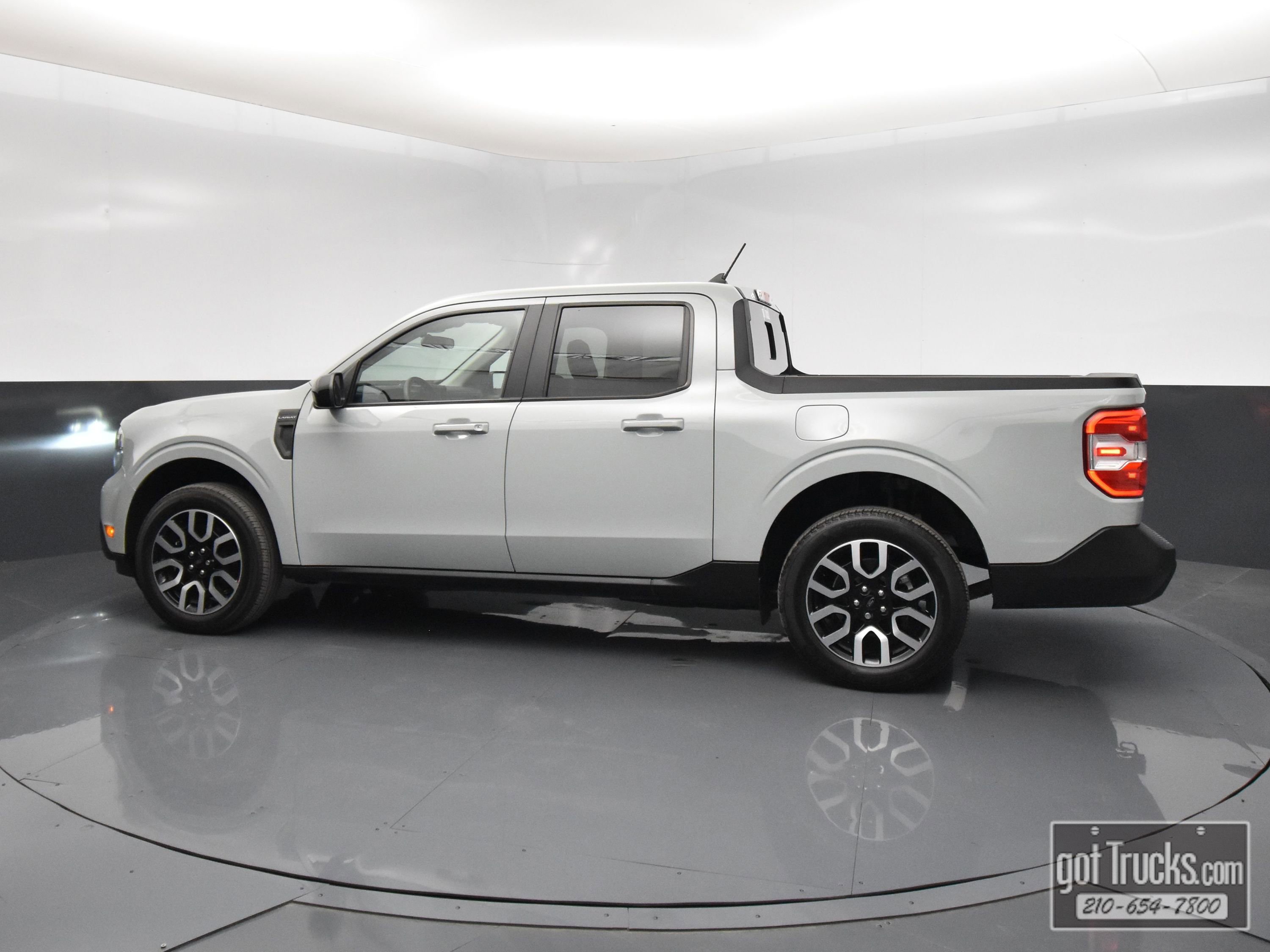 Used 2024 Ford Maverick Lariat AWD/4WD image 3