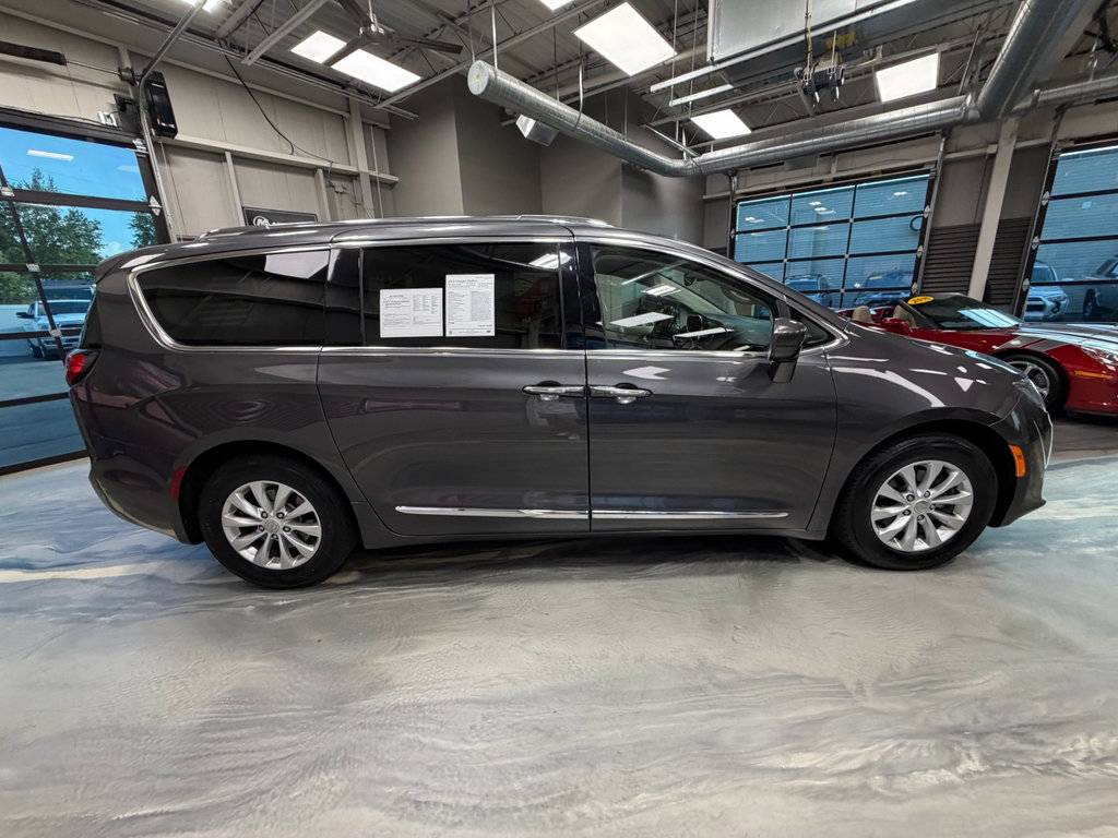 Used 2018 Chrysler Pacifica Touring-L Plus FWD image 28